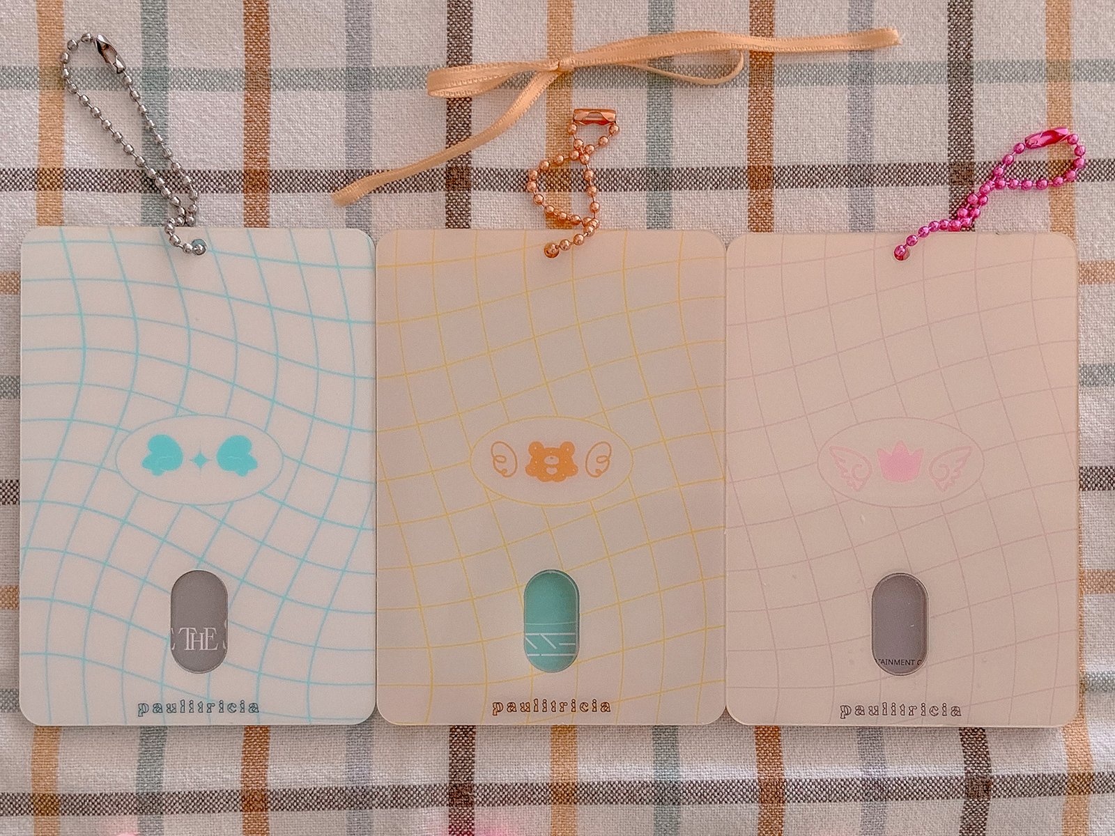Acrylic photocard holder keychains | paulitricia